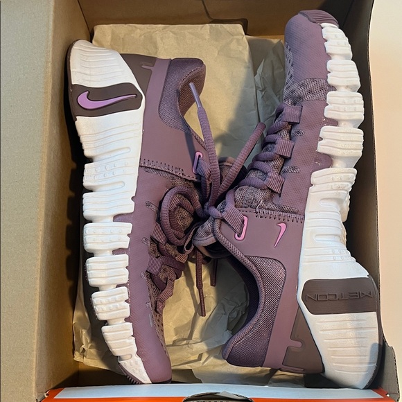 Nike Shoes - WOMEN NIKE FREE METCON 5.5